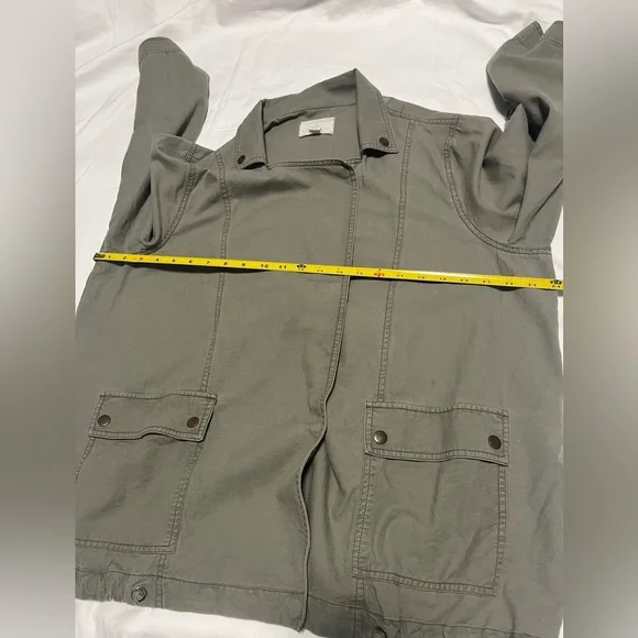 CASLON Women”s Olive Green Long Roll Tab Sleeve Snap Buttons Jacket Size 14W - Picture 11 of 15